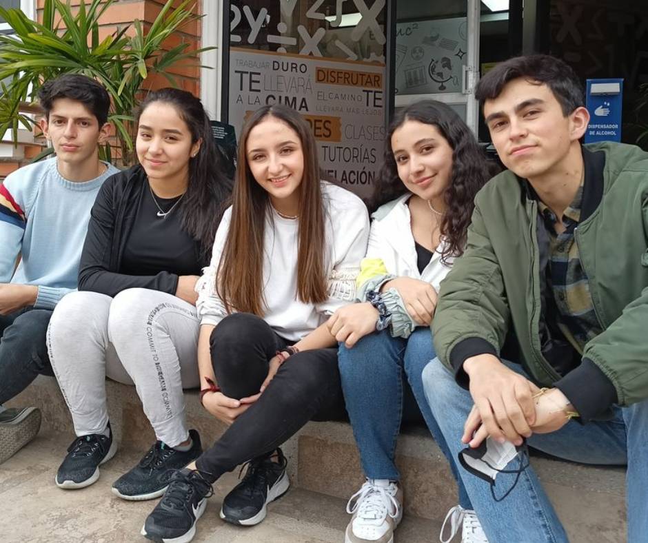 Estudiantes del preuniversitario Galileo Galilei en Cuenca.
